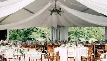 Na plan serialu komediowego (scena wesela) szukamy kilku eleganckich os&oacute;b w r&oacute;żnym wieku