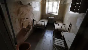 Na plan serialu historycznego kt&oacute;rego akcja dzieje się w latach 80tych szukamy mężczyzn