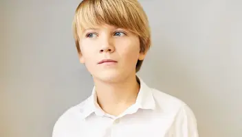 Casting dla chłopca do roli łobuza. Reklama eventu samochodowego