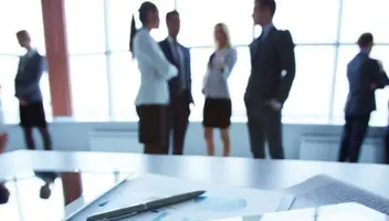 Na plan do serialu  poszukujemy eleganckich KOBIET/ MĘŻCZYZN