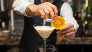 Na plan filmowy do serialu szukamy mężczyzn jako barman&oacute;w